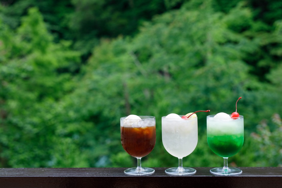 レトロな雰囲気のメロンクリームソーダなど夏季限定で登場