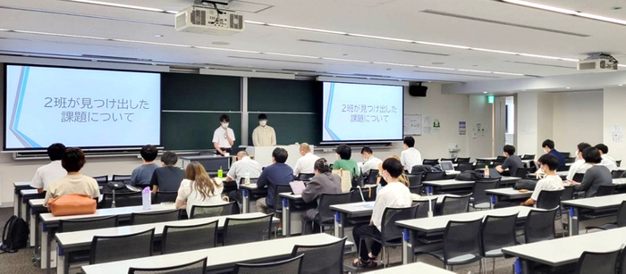 近大生から近鉄へ向けた企画発表会の様子