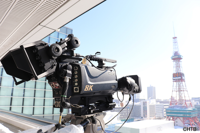 HTB本社7階テラスに設置された8Kカメラ(C)HTB