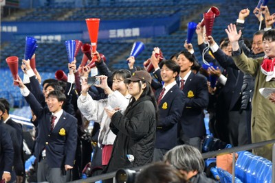 勝利の瞬間の応援席