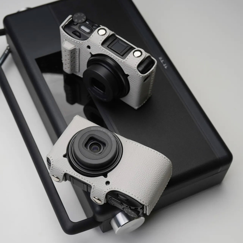 新色のミスティーグレー