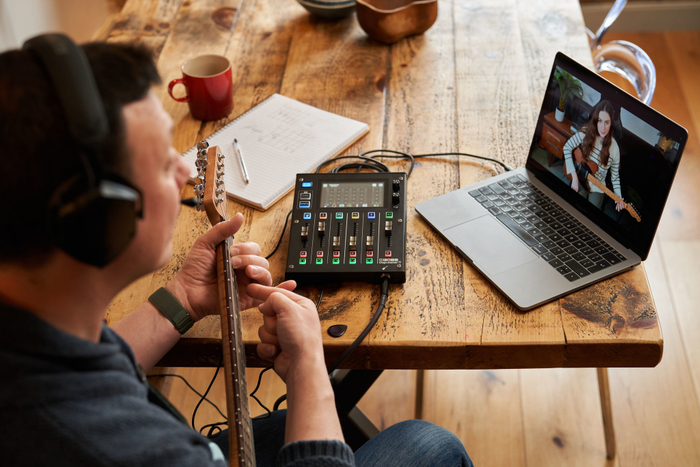 『Gigcaster 5』ギター演奏時のイメージ 