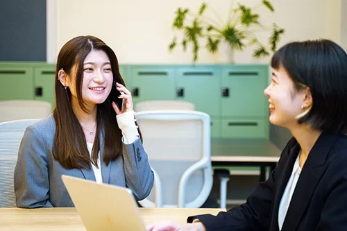 自律的に働ける環境づくりと、チームで支え合う風土を大切にしています。