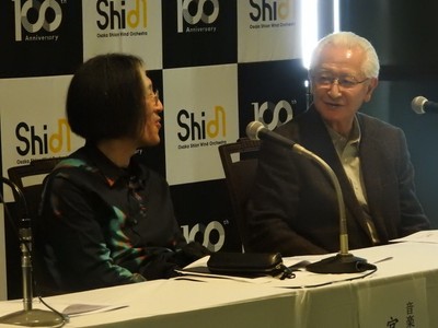 記者会館の模様(宮川彬良音楽監督、秋山和慶芸術顧問)