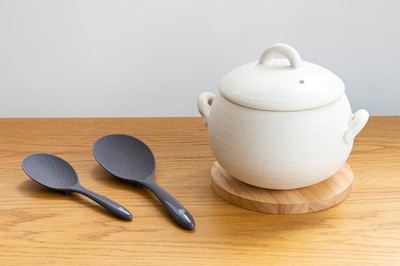 <数量限定>ごはん鍋(ホワイト)と鍋敷き&しゃもじのセット 7,200円+税