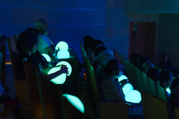 観客自身が舞台の一部に