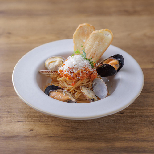 海の旨みを凝縮した「魚介のボロネーゼパスタ」