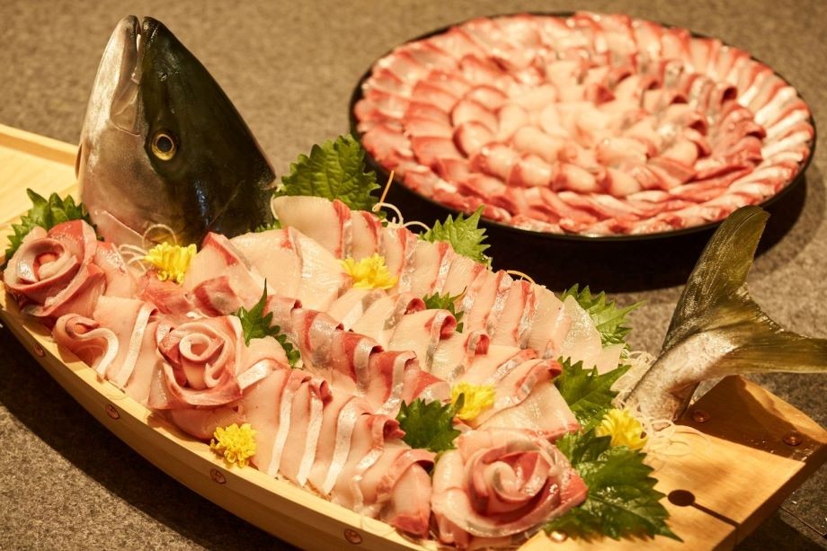 朝獲れ新鮮な伊根の寒ブリ
