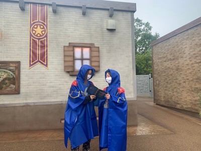 かわいいポンチョを装備すれば、雨の冒険も楽しめる!