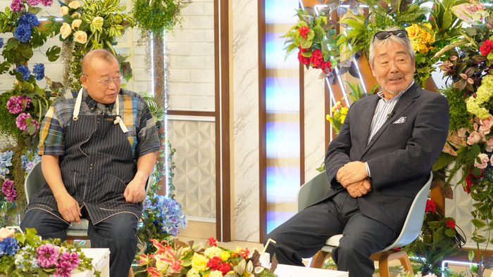 阿川さんを見る寺尾さん&鶴瓶さん。トークの話題は?