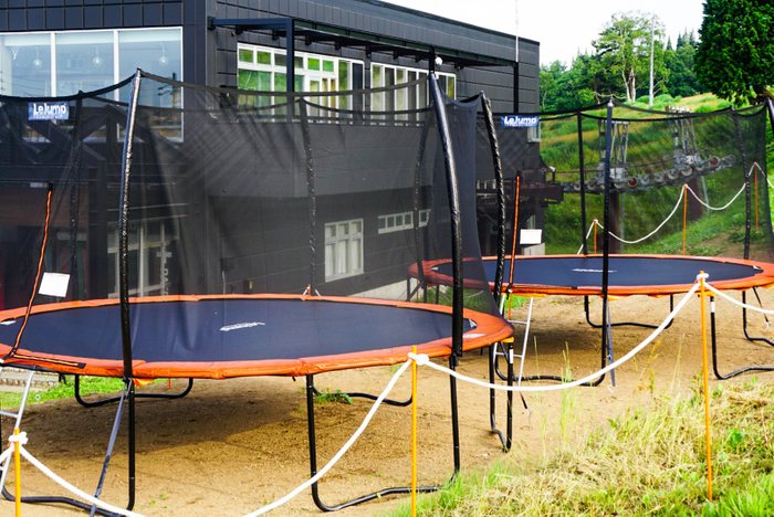 巨大トランポリン