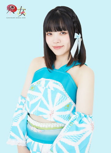 三咲じゅな（サブリーダー／おとぼけ歌姫／空色担当／成長を司る女神）