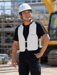 ファン付作業服を着ているのに汗が止まらない。2つの特許技術で体温を直接吸収するアイスベストを使ってみた