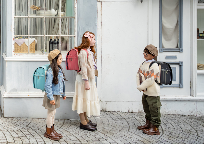 カラー左から：ターコイズ・ピンク・チャコール