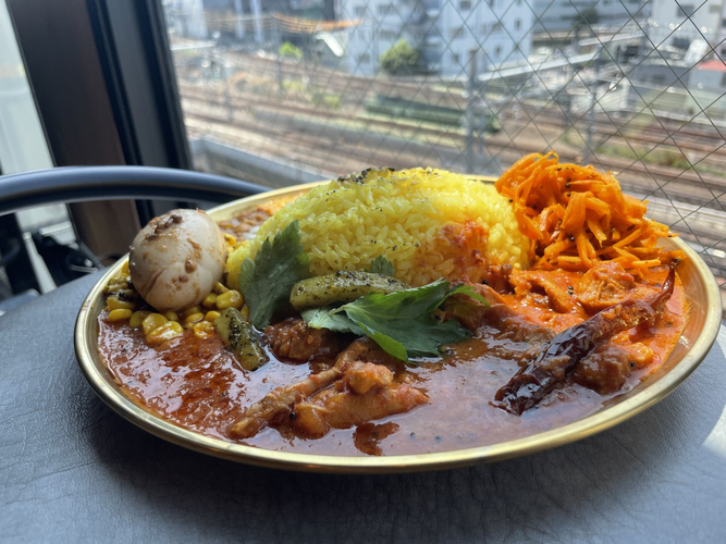 ケララココナッツ赤チキン& サバ出汁黄ダルパイナップルソース 掛け1200円卵トッピング