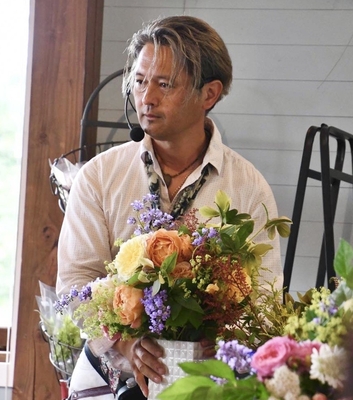 「薔薇の貴公子」として知られるローズスタイリスト・大野耕生氏