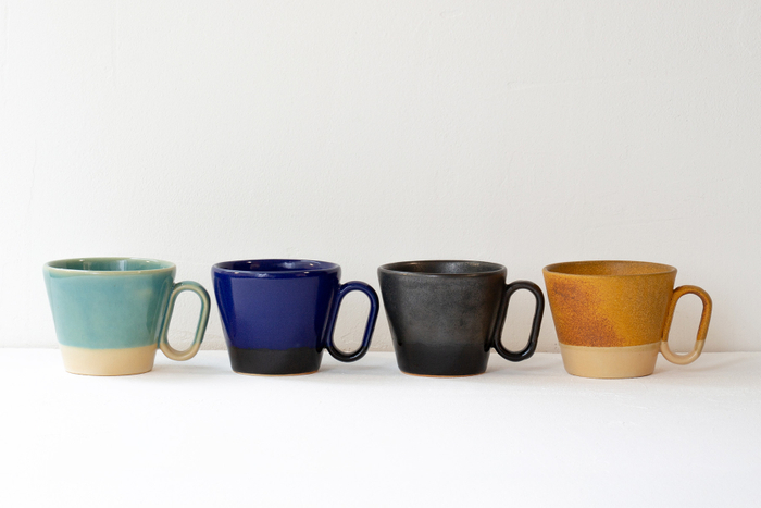 生涯を添い遂げるマグ 薩摩焼 帖佐窯(左から：トルコ釉 白薩摩、瑠璃釉 黒薩摩、うるみ釉 黒薩摩、伊羅保釉 白薩摩)