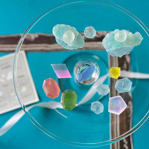 表面は砂糖が結晶化してシャリッとした食感。中は意外と柔らかく、口の中でほどけていく