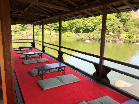 涼亭 （天気の良い日は縁側が利用可）