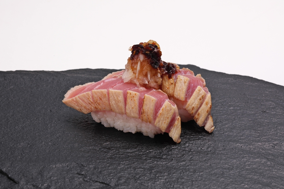 まぐろハラミの厚切りステーキにぎり