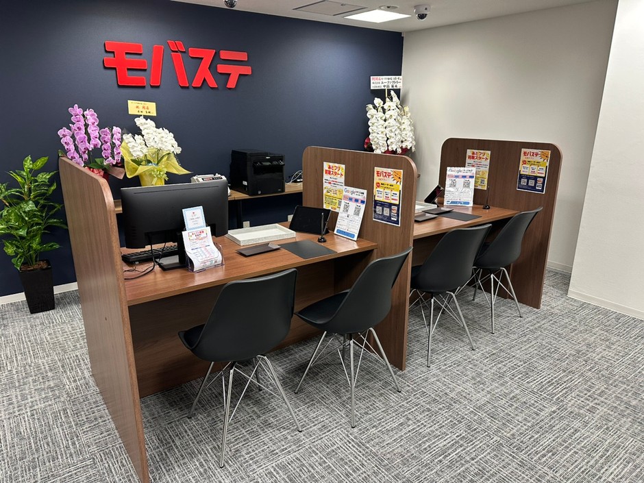 モバステ梅田店店頭(1)