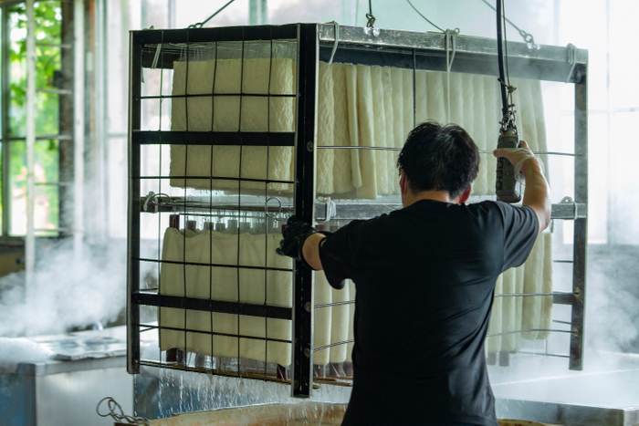 精練工場のオープンファクトリー(事前予約必要)