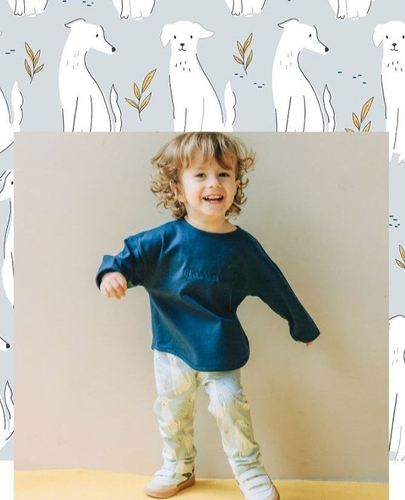 ＜フレンド＞悲しいとき。 そばにきて、ずっと一緒にいてくれる。 怒っているとき。 少し離れて、心配そうにこっちを見てる。 嬉しいとき。 一緒に楽しそうに笑ってくれる。 一緒に会話はできないけれど、 僕らはなんでも知っている。 同じ感情をともにできる、不思議な存在。 言葉なんかいらない。 君はいつも大切なことを教えてくれる。