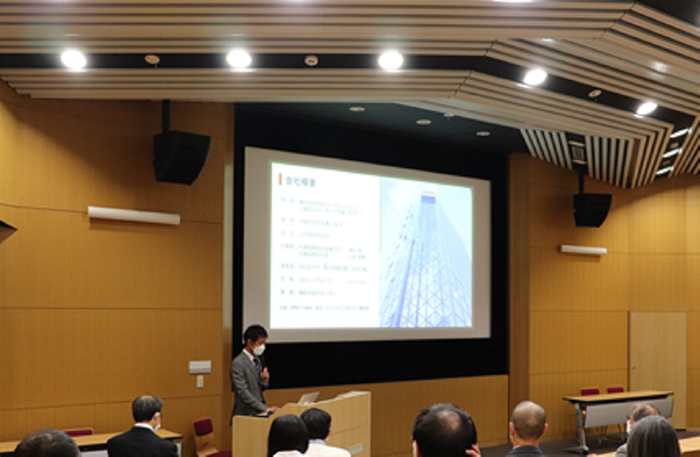 代表取締役山田登壇