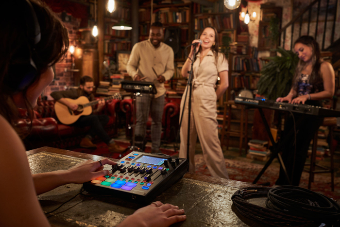 『Gigcaster 8』ライブ演奏時のイメージ 