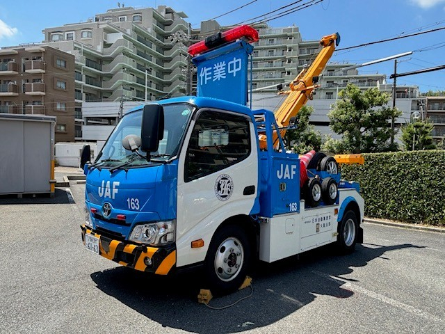 （一社）日本自動車連盟大阪支部 レッカー車展示