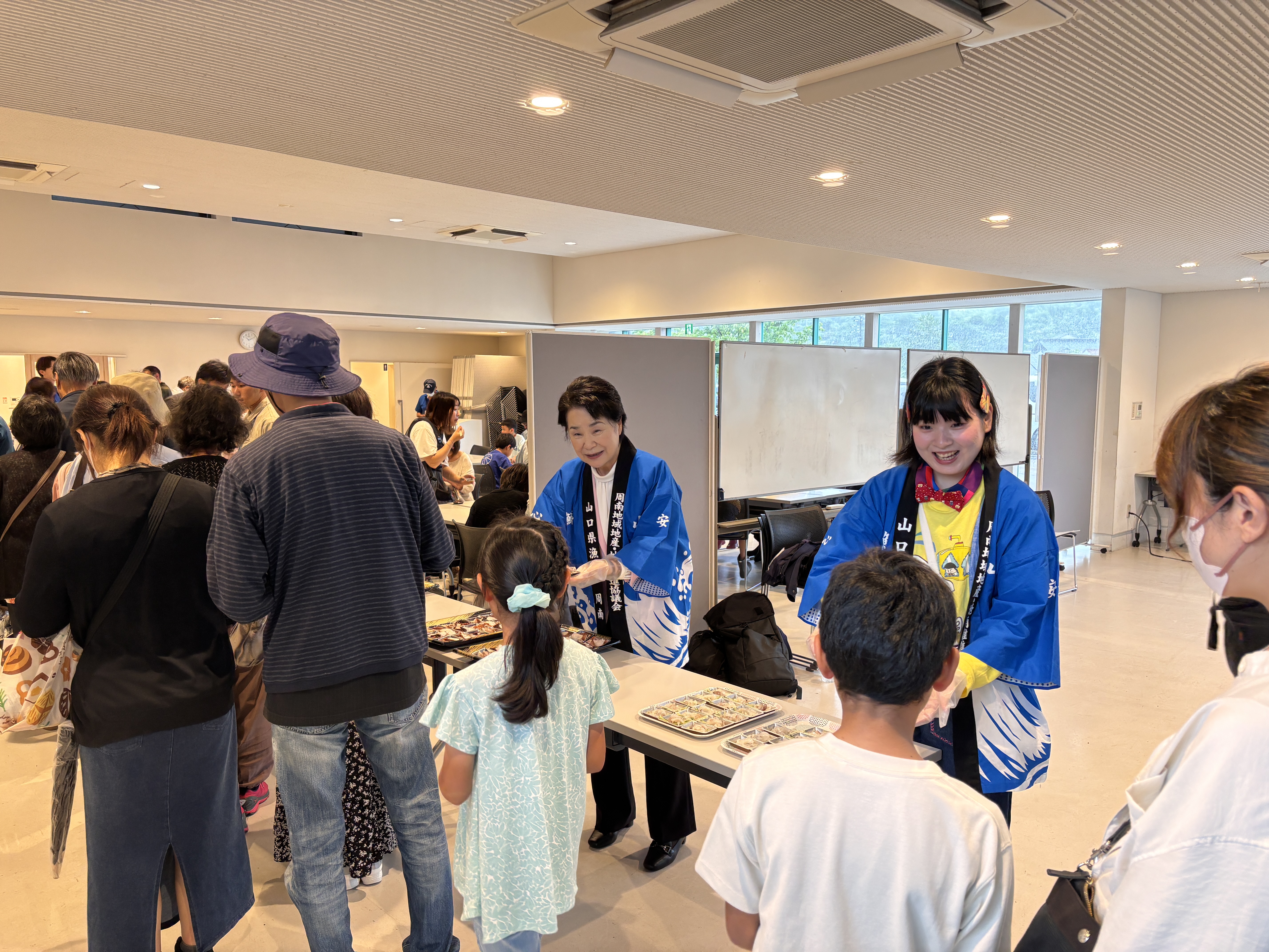 いか・たこの試食（2025年の様子）