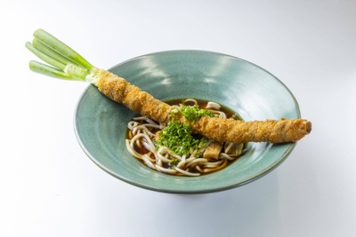 「ネギまるごと1本肉巻きうどん」1,111円