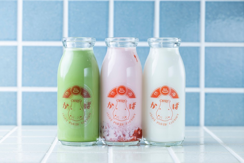 湯あがり3姉妹 左:静岡抹茶オレ 480円、中央:静岡いちごオレ 380円、右:丹那ミルク 280円