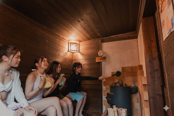 薪ストーブサウナでセルフロウリュ