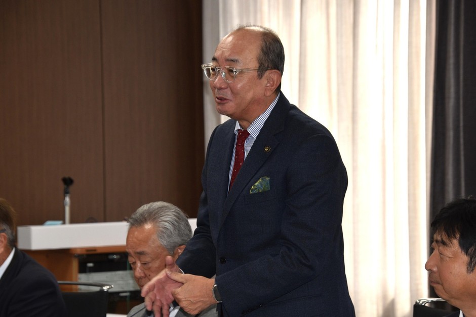 感謝の意を述べる田中市長