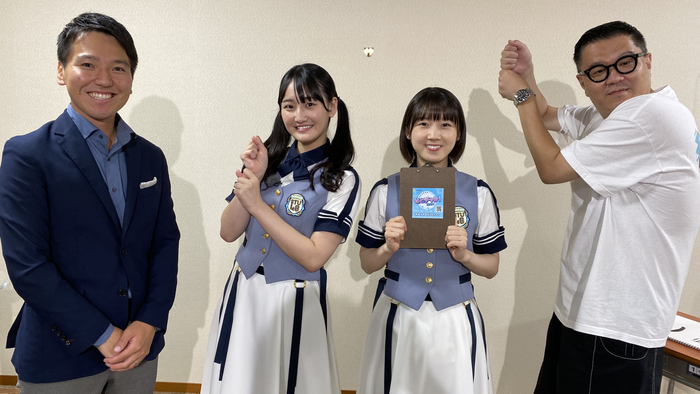 左から:吉弘翔(HOMEアナウンサー)STU48信濃宙花・甲斐心愛、シソンヌ長谷川忍