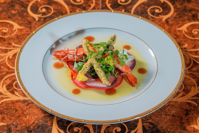 ▲ 彩り大根とインゲンのベニエ 淡路島産足赤海老添え