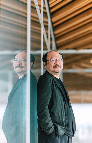 館長　尾﨑信一郎