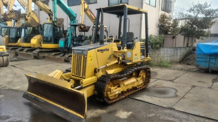 府中市建設業協会より「ブルトーザー」