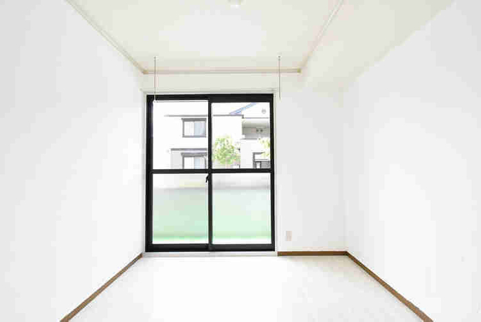 漆喰を使用した部屋で室内干しをすると、きっと驚かれるはず
