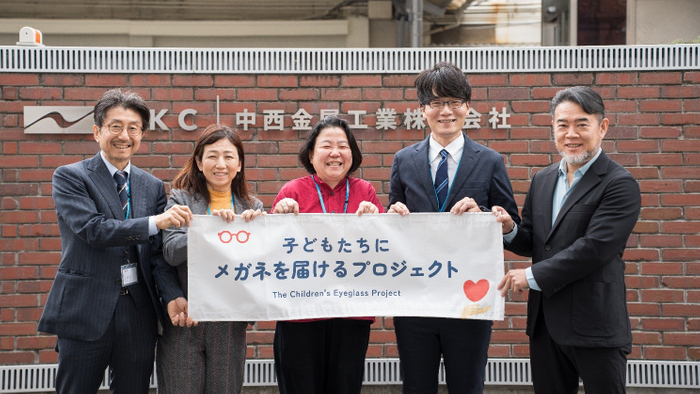 （写真左より） 株式会社パリミキホールディングス 代表取締役会長　多根 幹雄、NPO法人ハッピーマム　玉城 ゆかり 様、特定非営利活動法人 西成チャイルド・ケア・センター 川辺 康子 様、認定NPO法人あっとすくーる　矢野 剛 様、中西金属工業株式会社 代表取締役社長　中西 竜雄 様