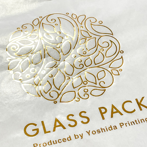 ロゴを金印刷(箔押し)したサンプルの接写