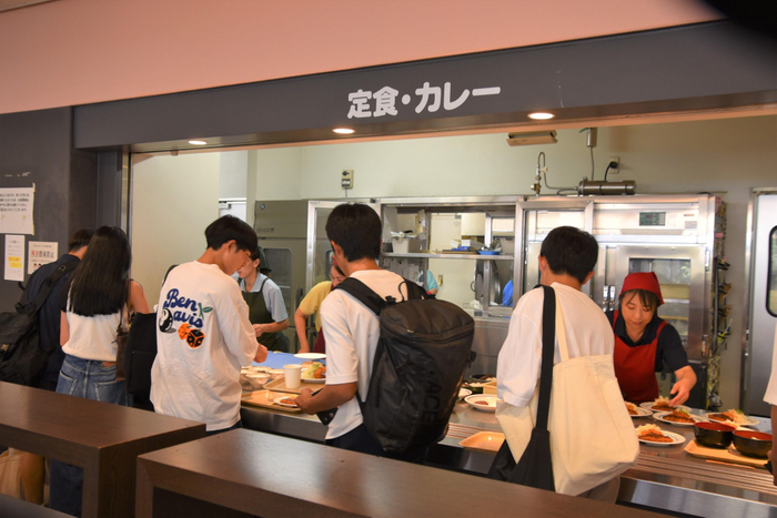名城食堂で学食も味わう