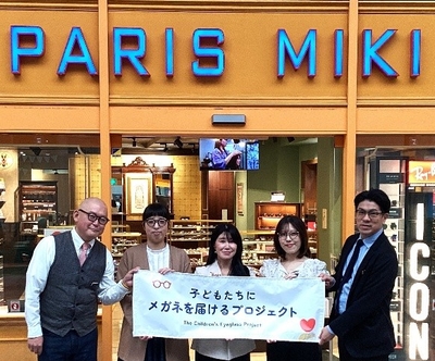 STORIA代表とパリミキのスタッフ　　　　　　　　　　　　　　　　　　　　　　　　　　　　　　　　　　　　　　　　　　　　　　　　　　　パリミキ クリスロード店にて　　　　　　
