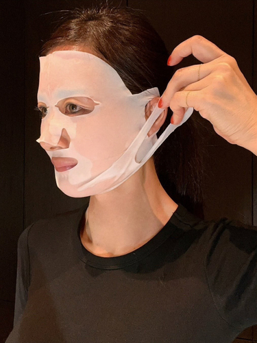 モデル：原志保さん